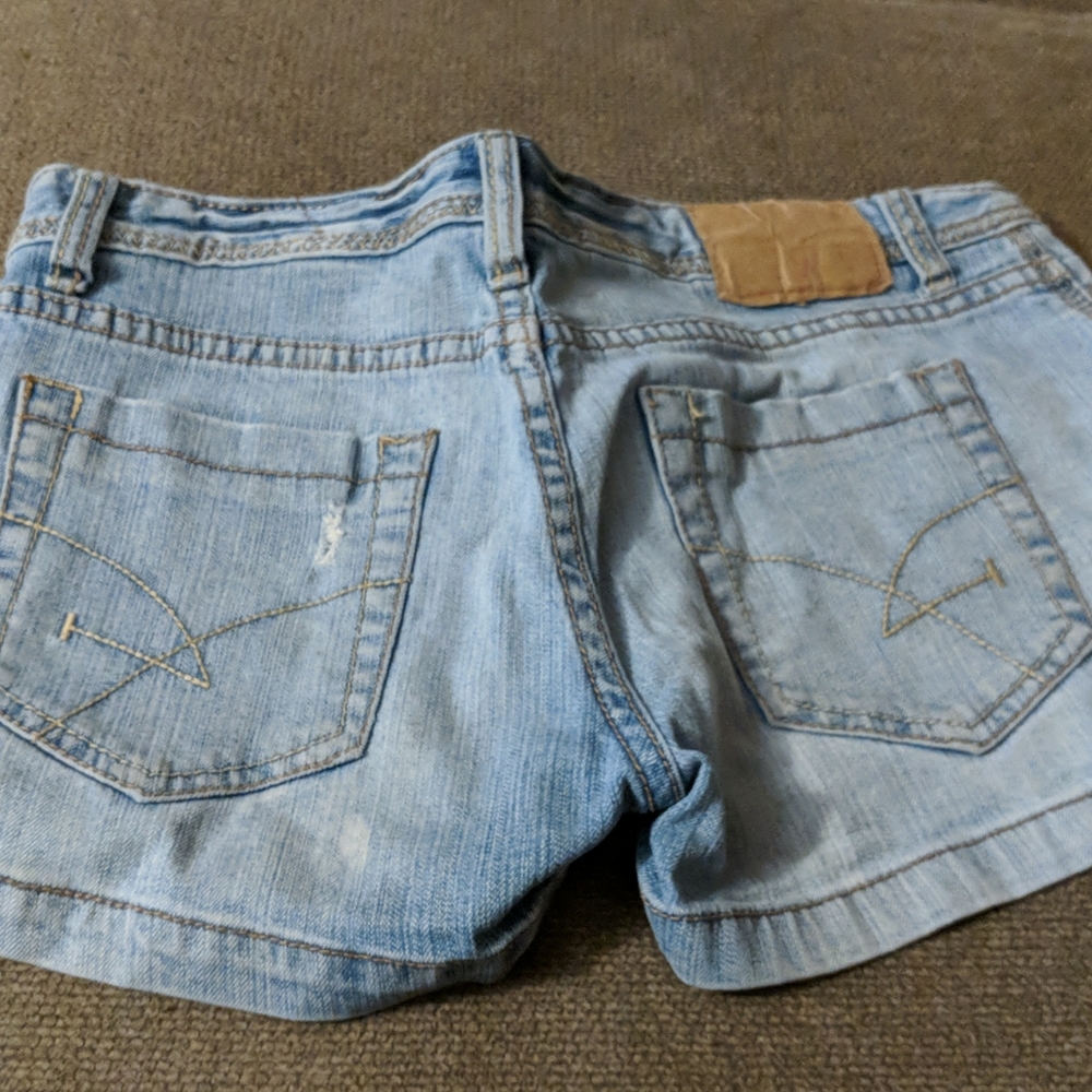 Denim shorts - Picture 3 of 3